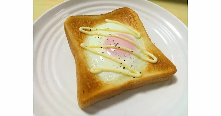 目玉焼きトースト